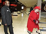2007ElizabethRicharddressedasQueen_small.jpg