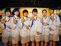 2009EAGWomenTeamGoldKorea.jpg
