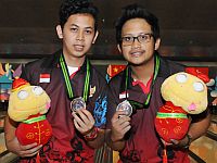 2013AYCBoysDoublesBronzeImanWigunaAdhigunaWidiantoro.jpg