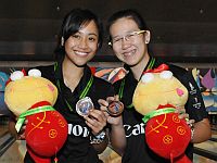 2013AYCGirlsDoublesBronzeIlmaNurJannahJoeyYeoSingapore.jpg