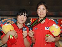 2013AYCGirlsDoublesSilverJiEunSolKimHeeBin.jpg