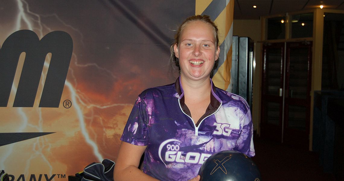 Nicole Sanders leads Squad 3 at Chandra Open; Johnny Spil perfect