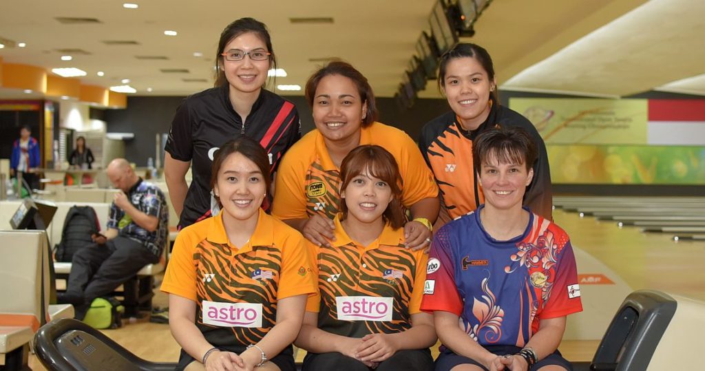 2016INAOpenWomenStepladderFinalistsSlider
