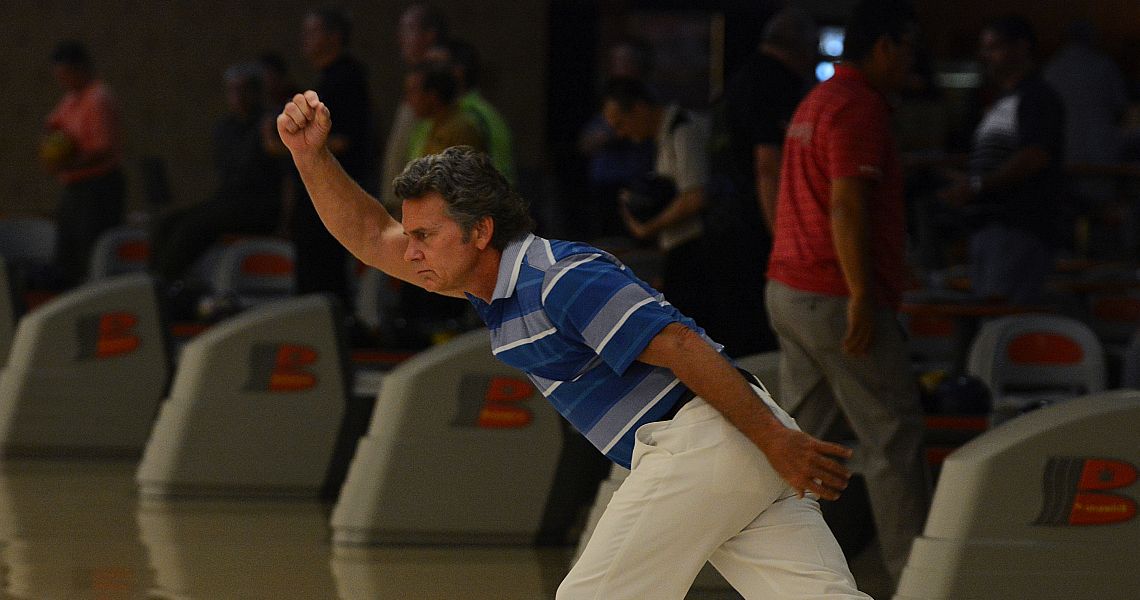 Brian Voss takes first round lead in PBA50 Race City Open