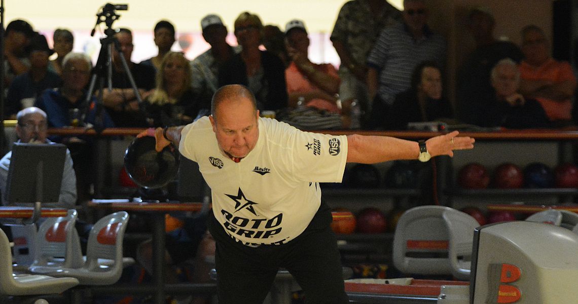 Brian Kretzer averages 243 to lead first round in Fort Wayne