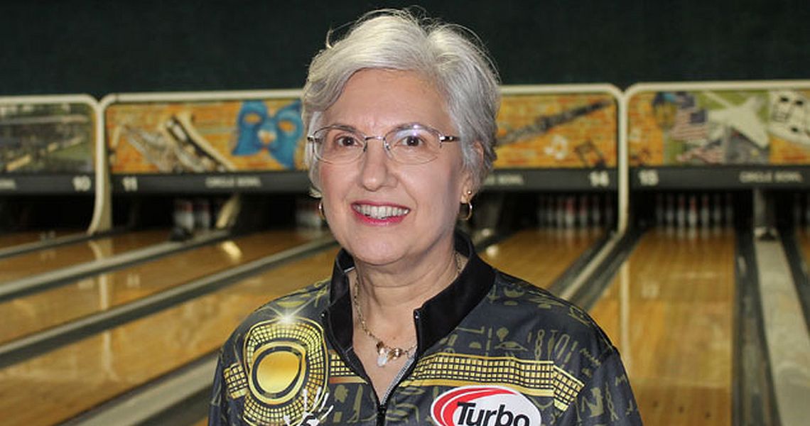 Lucy Sandelin leads after opening day at 2017 Senior Queens