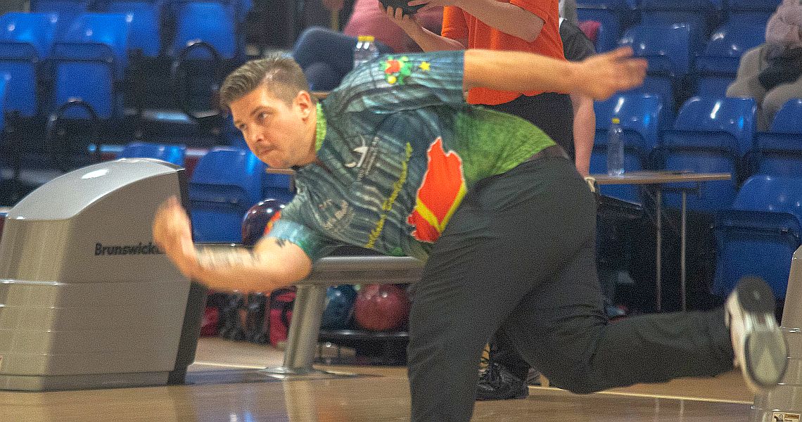 Dane Jimmy Mortensen continues to lead qualifying at Lucky Larsen Masters