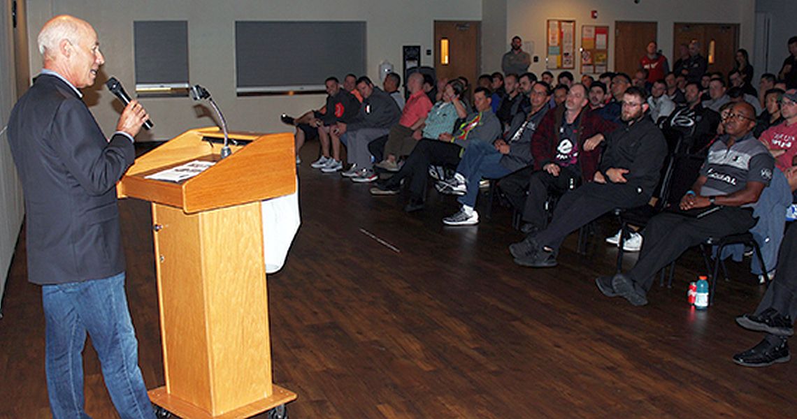 Hall of Famer Marshall Holman addresses PBA Players about roles as entertainers